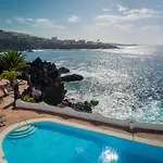 Ocean Front Two Bedroom Апартаменты *